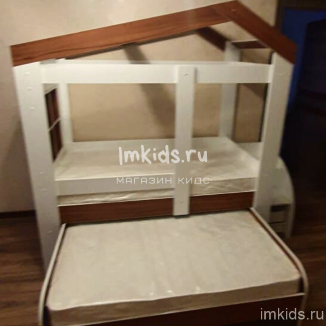 Домик Сказка с окошком и выкатной кроватью