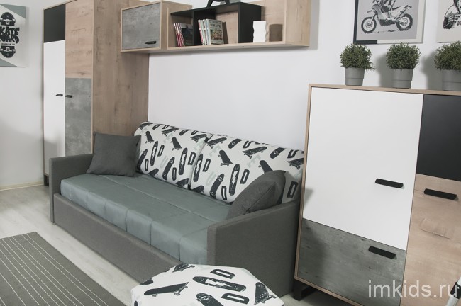 Шкаф книжный