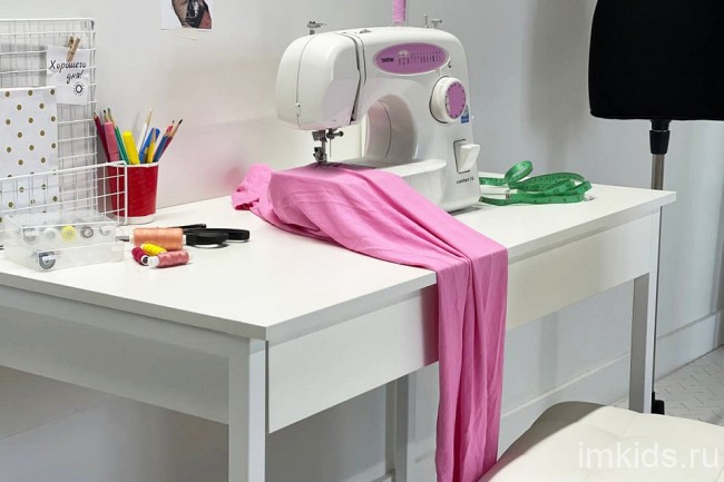 Стол письменный Юниор (белое дерево, белый муар белое дерево 1100x580x750) Стол письменный Юниор (белое дерево, белый муар белое дерево 1100x580x750)