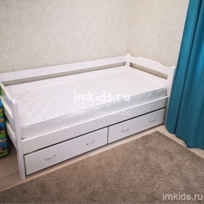 Кровать из массива "Николь"