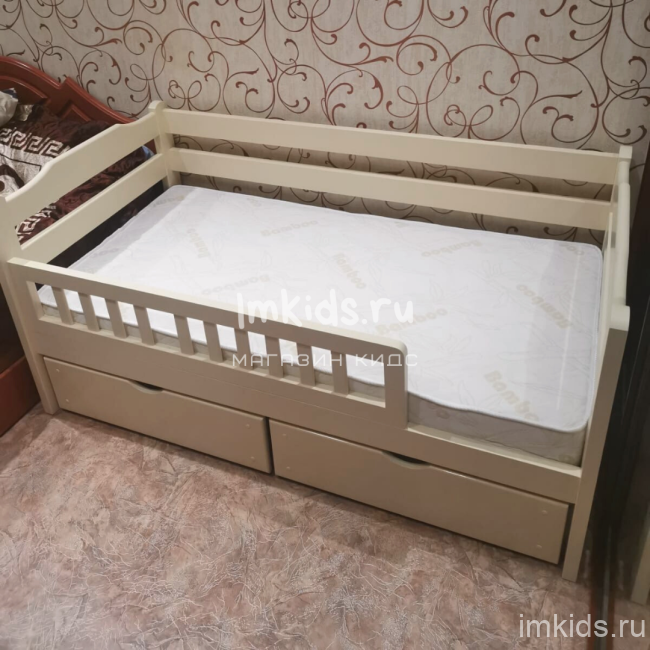 Кровать из массива "Николь"