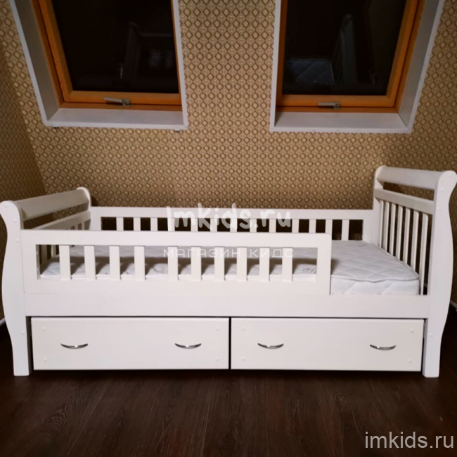 Кровать из массива "Милана" 