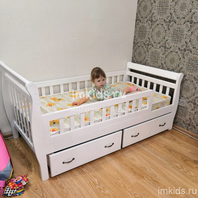 Кровать из массива "Милана" 