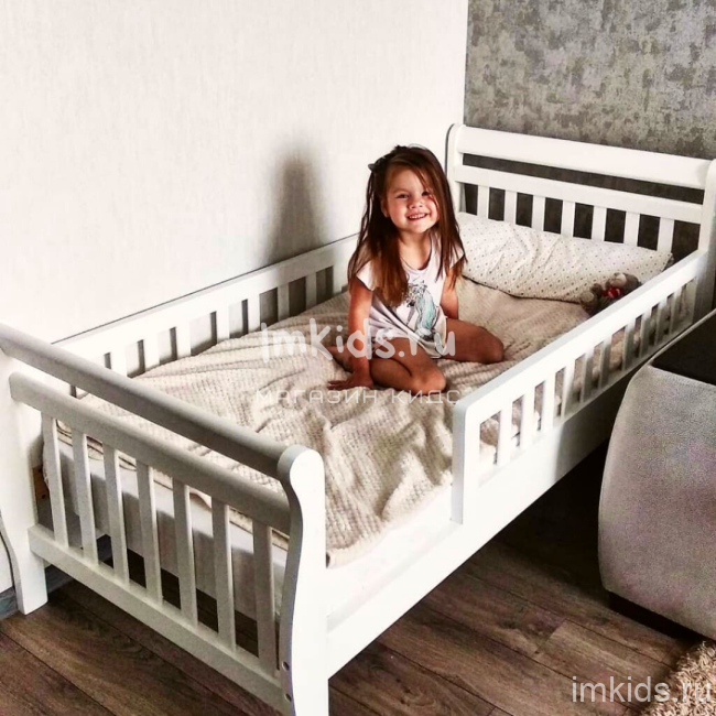 Кровать из массива "Милана" 