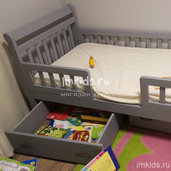 Кровать из массива "Милана" 