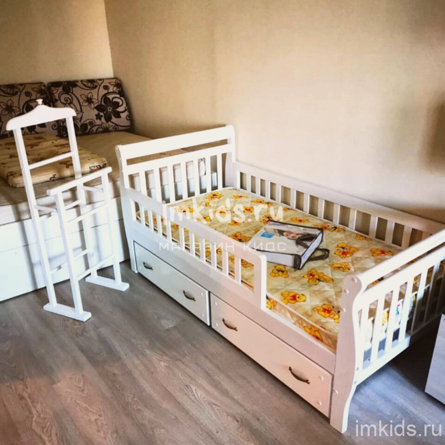 Кровать из массива "Милана" 