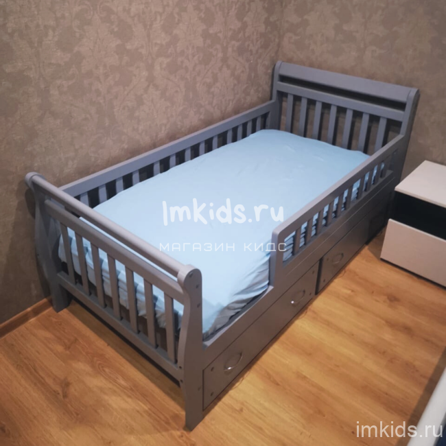 Кровать из массива "Милана" 