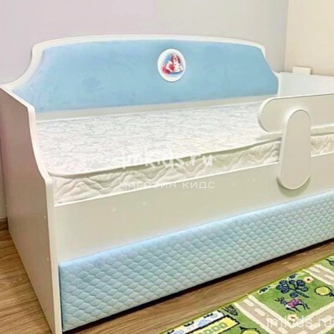 Детская кровать тахта "Медальон" Небесно-голубой