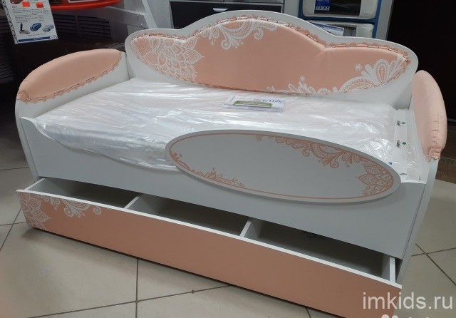 Кровать с мягкой спинкой "MIA" нежность 