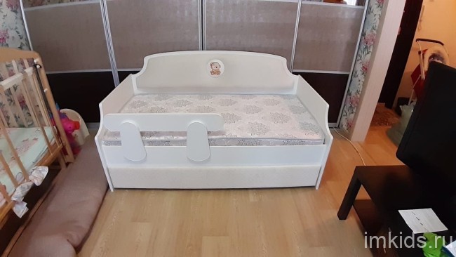 Детская кровать тахта "Медальон" Крем