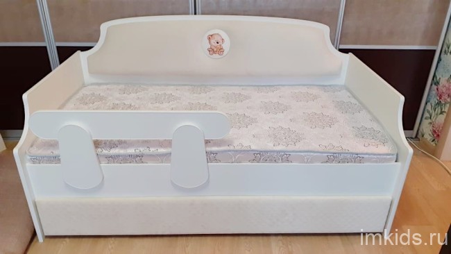 Детская кровать тахта "Медальон" Крем