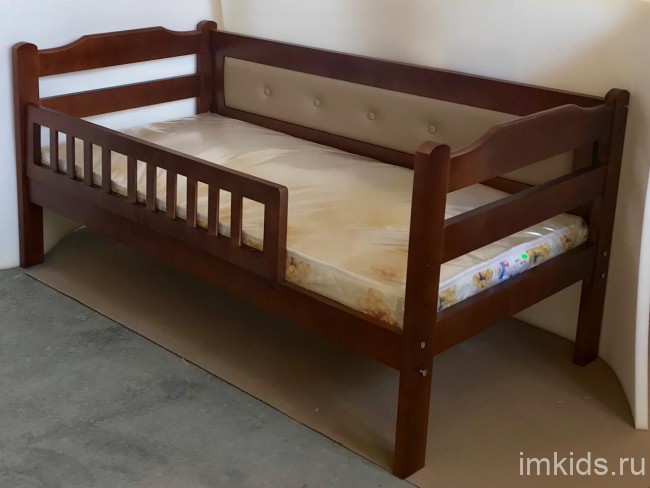 Кровать тахта из массива "Николь-М" с мягкой спинкой