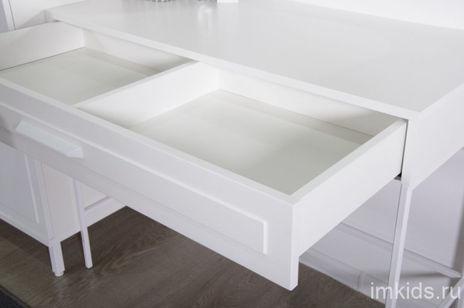 КОЛЛЕДЖ Стол туалетный