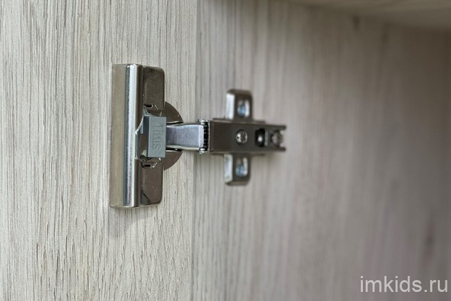 Шкаф платяной Лайк 05.01 (дуб мария горчица, дуб мария  1200x550x2100)